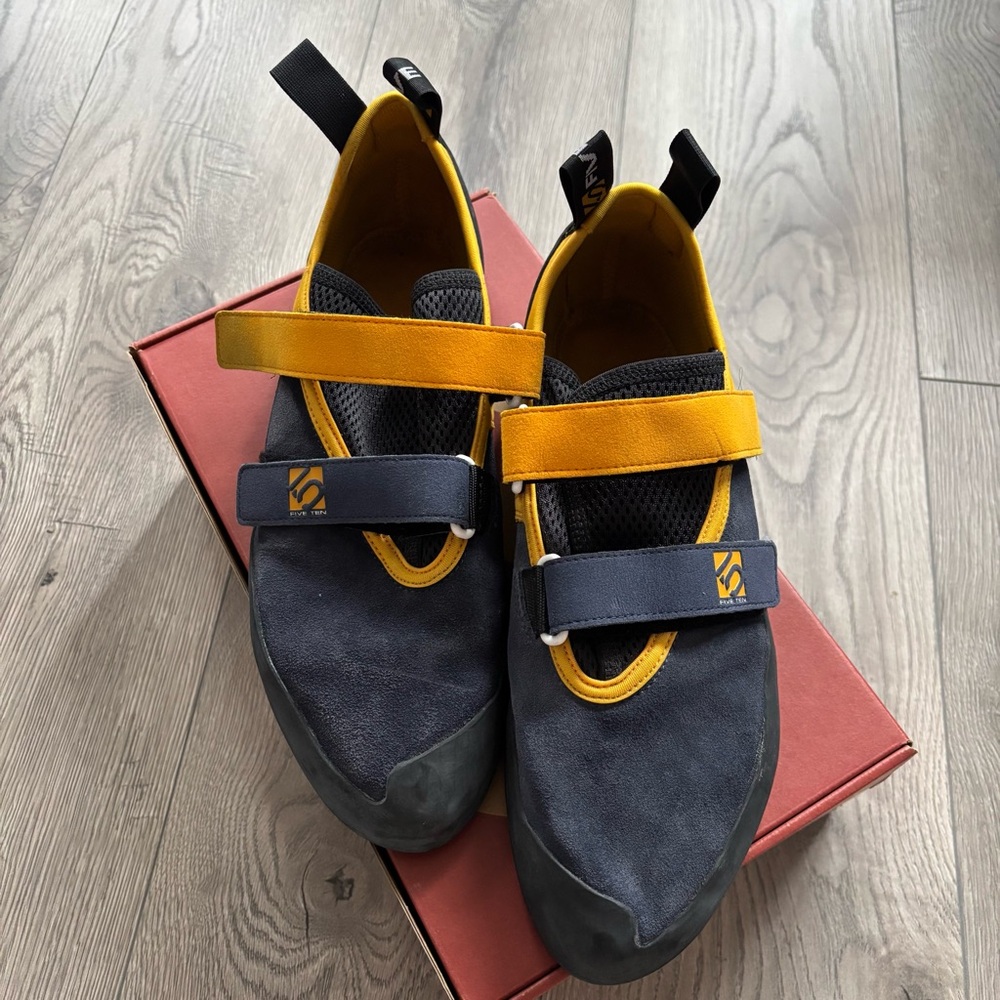 Men's Adidas Five Ten Climbing Shoes  US 14 Bouldering Athletic Navy‎ and Yellow